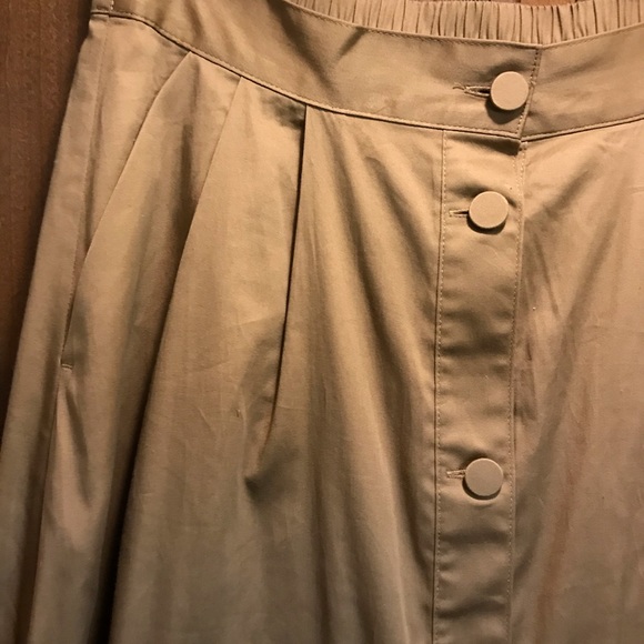 H&M Pleated Skirt - Picture 2 of 4